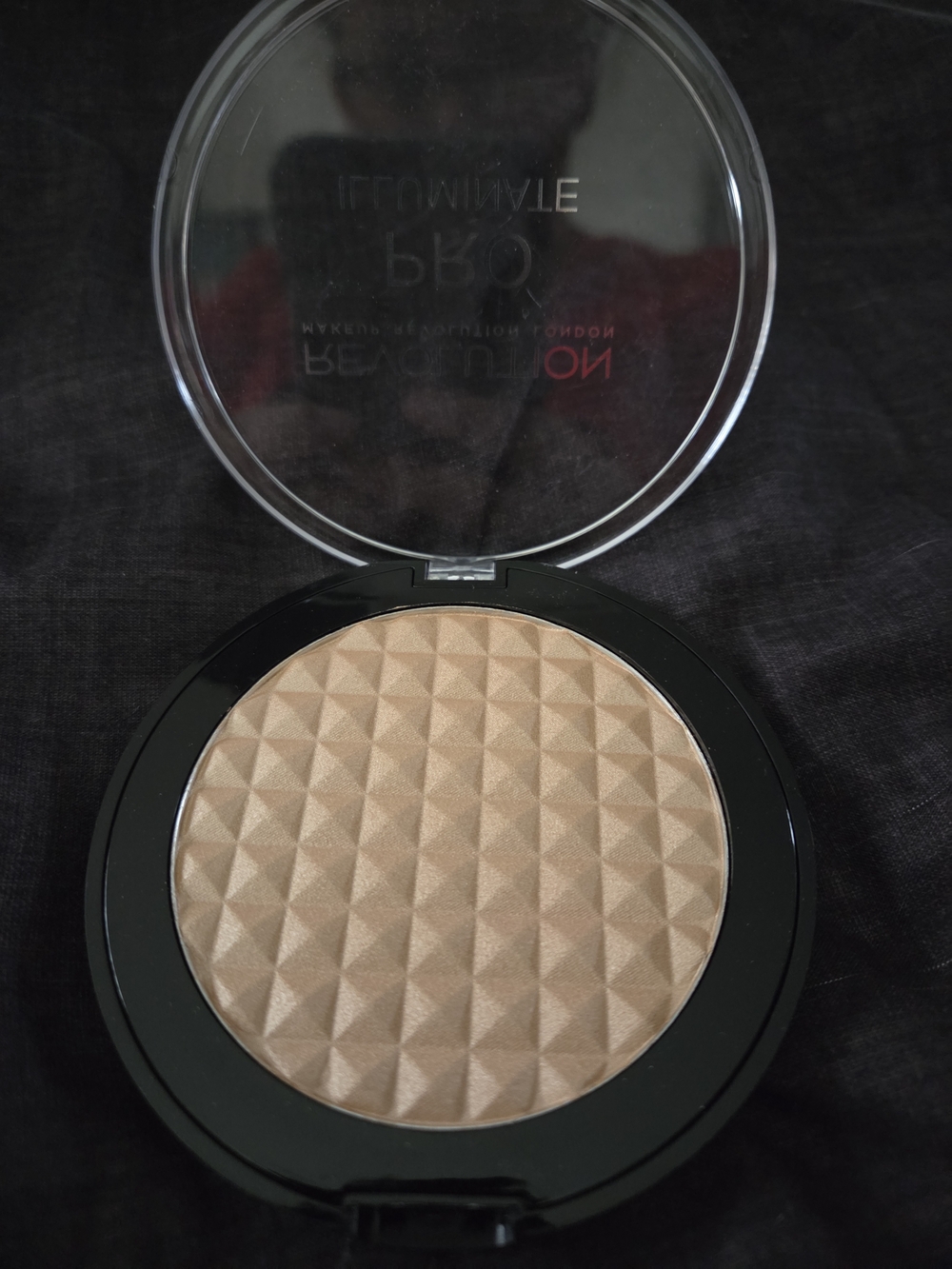 Revolution Pressed Highlighter - Champagne Beige Glow